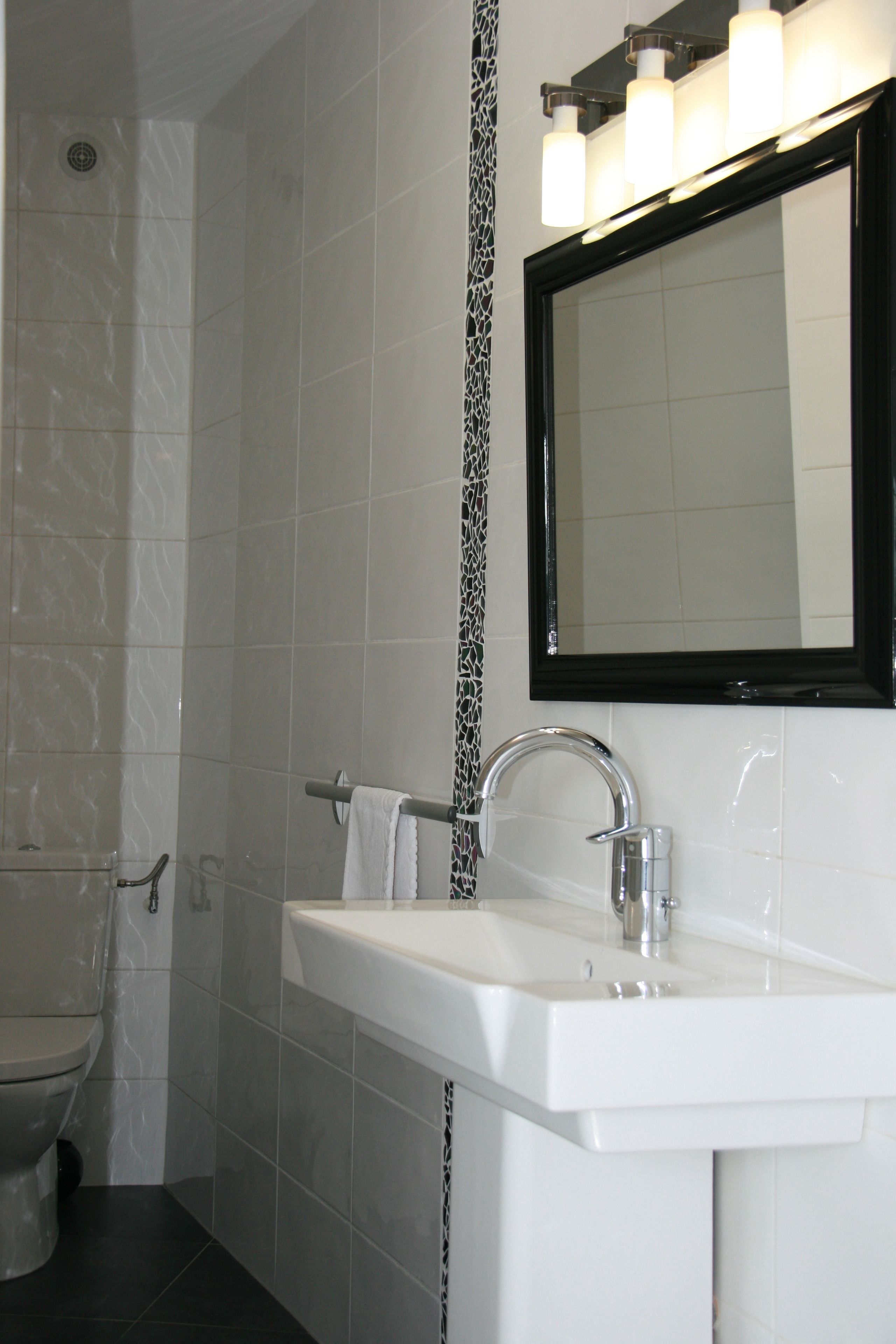 family studio, kitchenette | bathroom sink