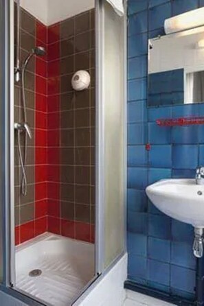 Bathroom shower - Hôtel Agora (Paris)