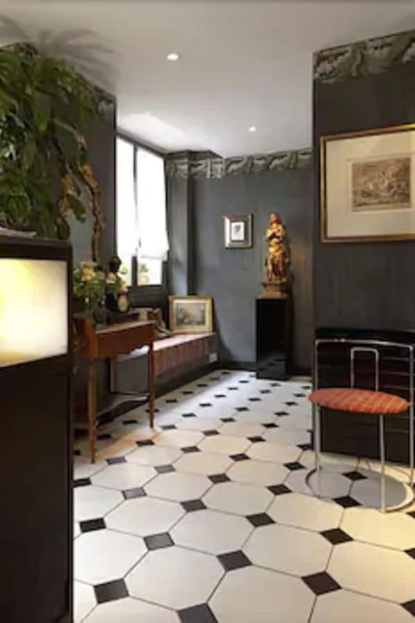 컴포트 더블룸 | 거실 | TV