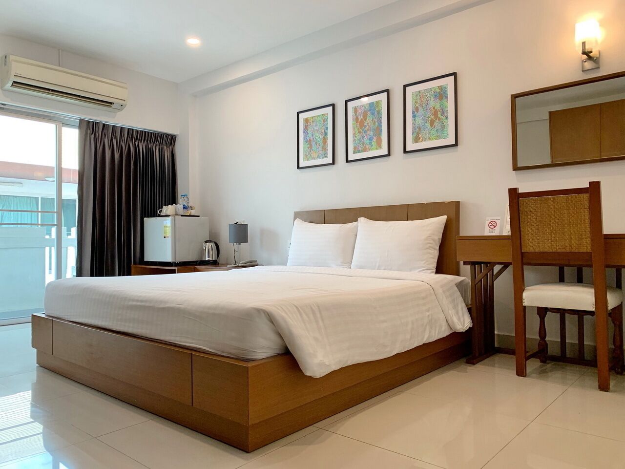 Minibar, desk, iron/ironing board, rollaway beds