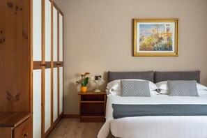 Comfort Room | Minibar, in-room safe, desk, laptop workspace - Cristallo Hotel Residence (Bormio)