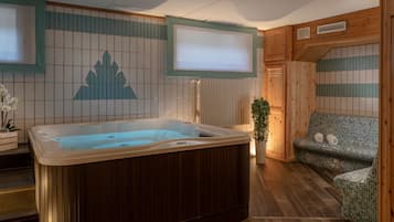 Indoor spa tub