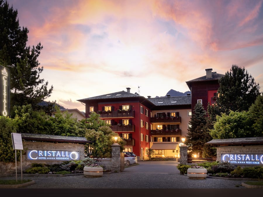 Fachada da propriedade à noite