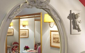 Interior - Hôtel Louvre Bons Enfants (Paris)