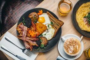 Petit déjeuner continental (20 GBP par personne)