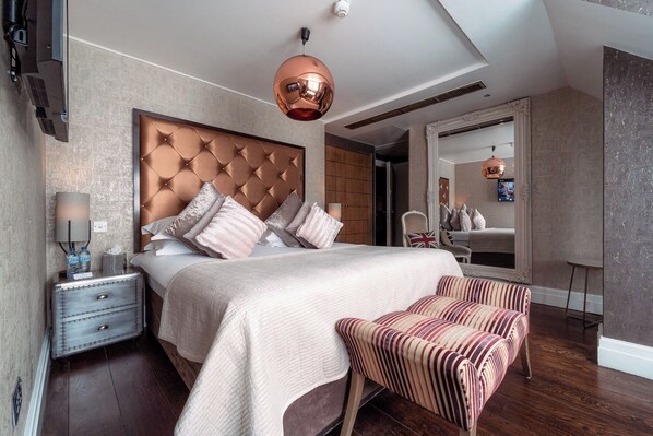 Deluxe Room (Loft) | Egyptian cotton sheets, hypo-allergenic bedding, down duvets, minibar - Karma Sanctum Soho (London)