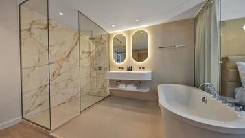 Superior Suite, 1 King Bed | Bathroom