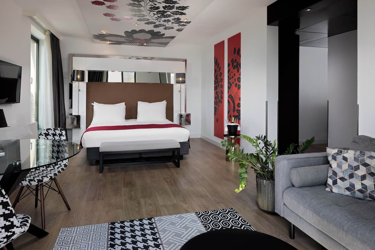 Deluxe suite, 1 kingsize bed | Lakens van Egyptisch katoen, luxe beddengoed, een minibar