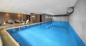 Indoor pool, open 7:00 AM to 10:00 PM, sun loungers - WestCord Fashion Hotel Amsterdam (Amsterdam)