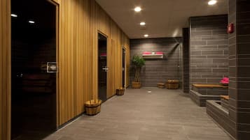 Behandelingskamers voor koppels, een sauna, een stoombad
