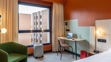 Standard Room | In-room safe, desk, free WiFi, bed sheets
