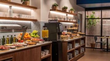 Buffet breakfast for a fee on weekends