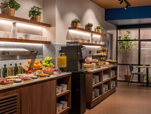 Buffet breakfast for a fee on weekends