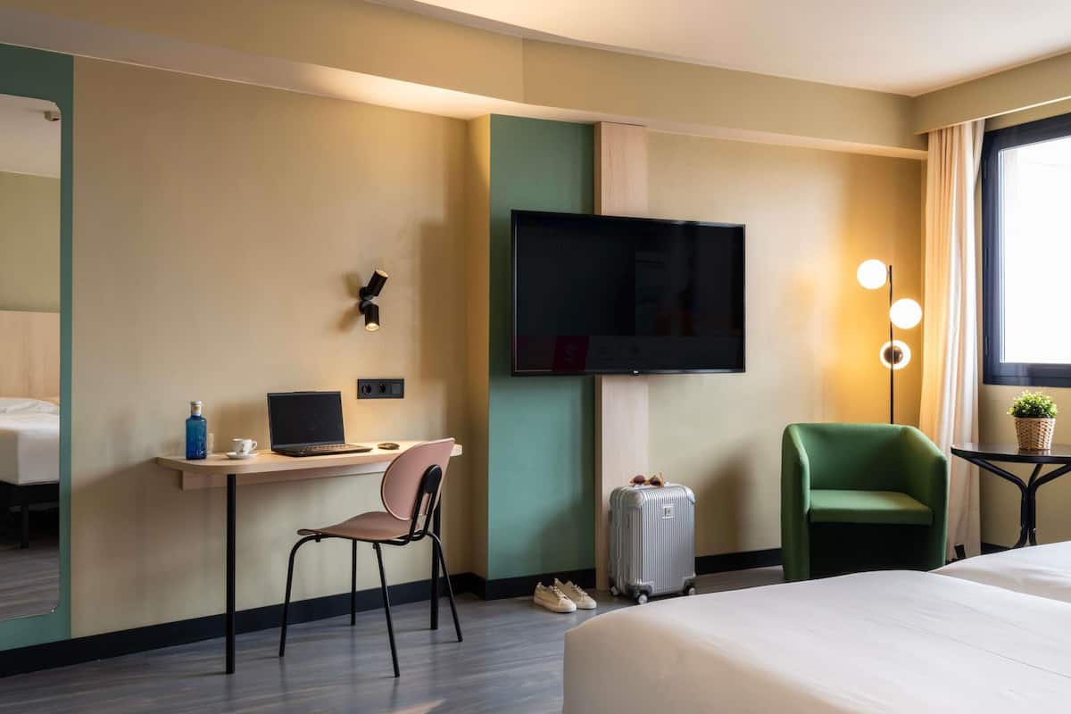 In-room safe, desk, free WiFi, bed sheets