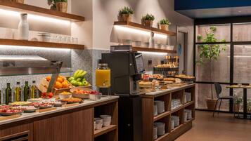 Se ofrece un desayuno bufé los fines de semana (por un coste adicional)