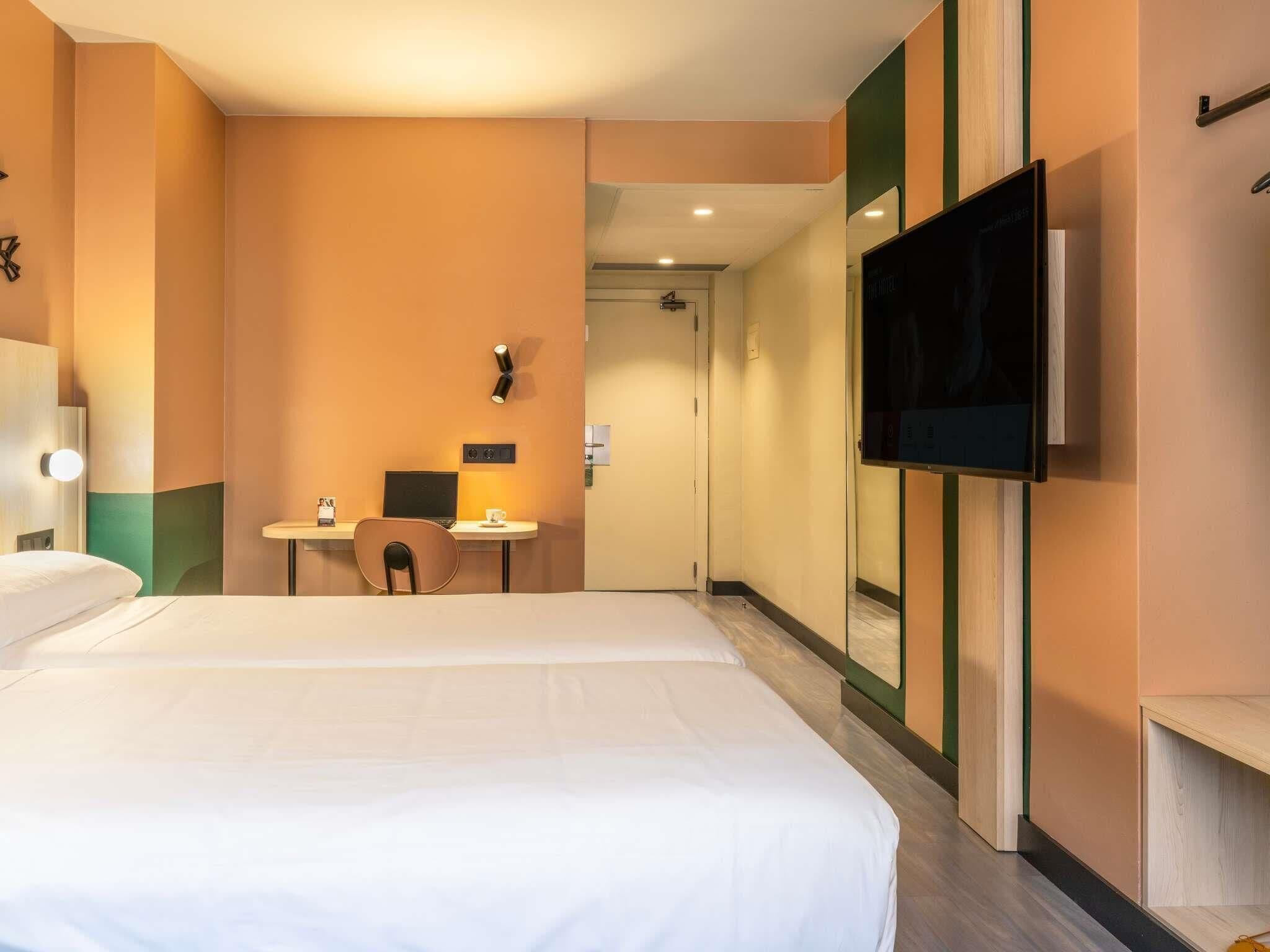 Standardzimmer | Zimmersafe, Schreibtisch, kostenloses WLAN, Bettwäsche