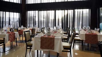 Daily buffet breakfast (SAR 130 per person)