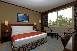 迷你吧、客房內保險箱、書桌、熨斗/熨衣板