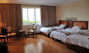 Desk, free WiFi - Stung Sangke Hotel (Battambang)
