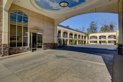 Thunderbird Lodge in Riverside