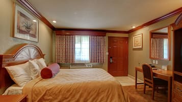 Chambre supérieure, 1 grand lit | Aire de séjour | Téléviseur