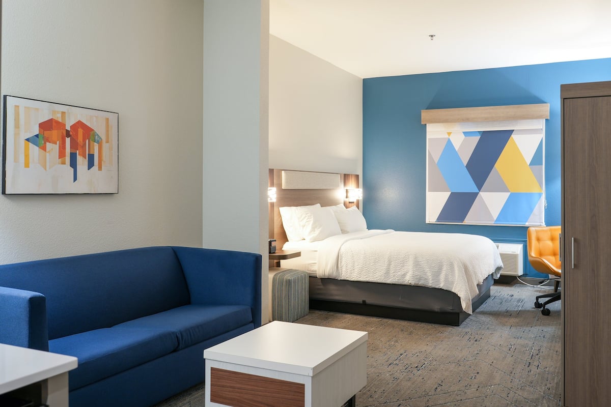 Suite, 1 King Bed | Premium bedding, pillowtop beds, laptop workspace, blackout drapes