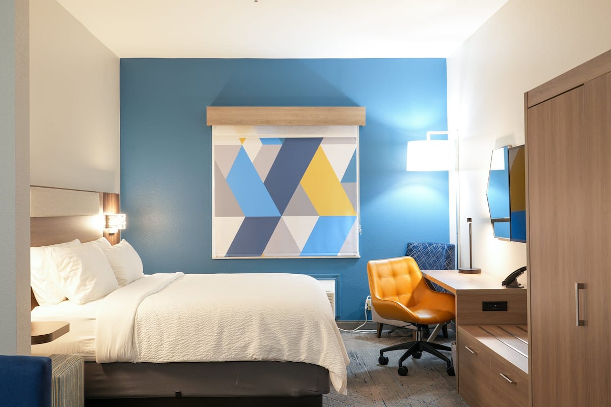 1 bedroom, premium bedding, pillow-top beds, laptop workspace