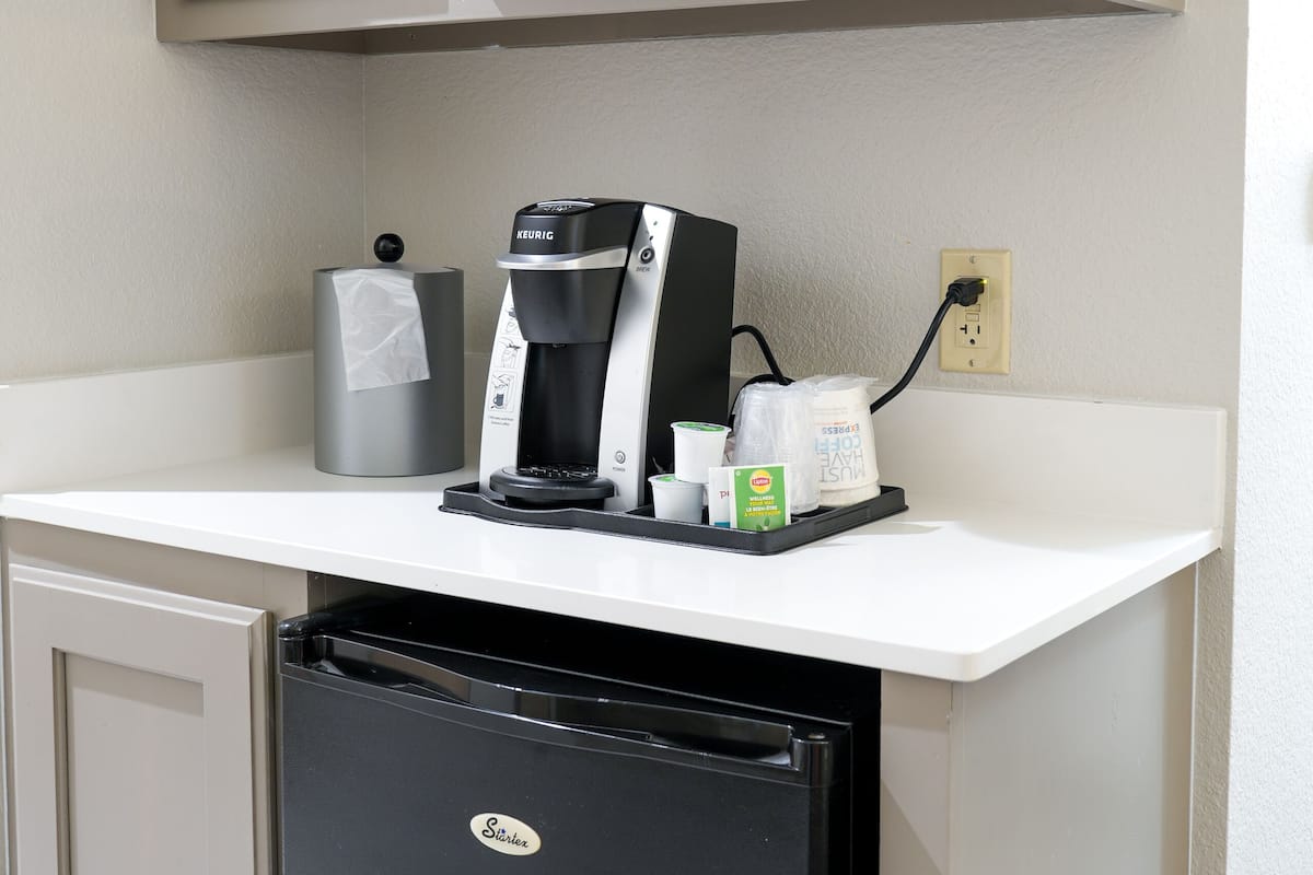 1 bedroom, premium bedding, pillow-top beds, laptop workspace