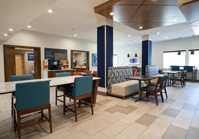Holiday Inn Express & Suites Dallas Southwest-Cedar Hill by IHG