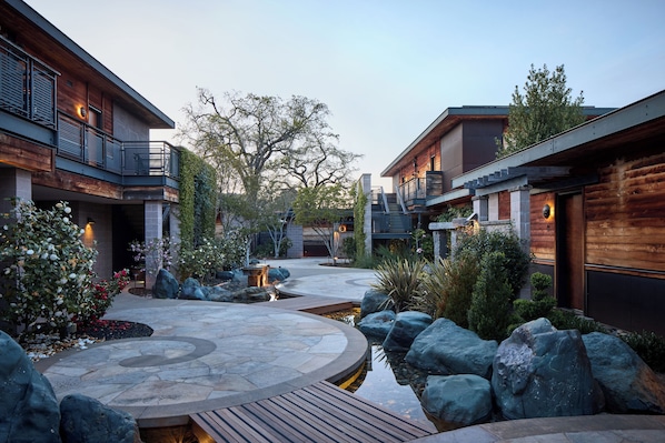 Courtyard - Bardessono Hotel and Spa (Yountville)
