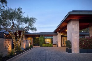 Property entrance - Bardessono Hotel and Spa (Yountville)