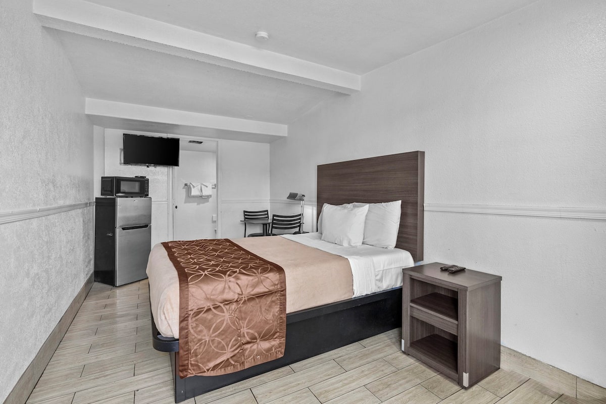 1 bedroom, desk, free WiFi, bed sheets