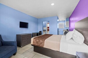 Habitación individual superior, 1 cama de matrimonio, no fumadores, cocina básica | Escritorio, wifi gratis, ropa de cama y accesible en silla de ruedas