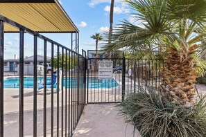 실내 수영장, 야외 수영장