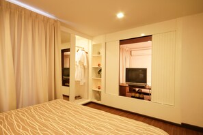 Junior Suite, 1 Double Bed | Room amenity - I Residence Hotel Sathorn (Bangkok)