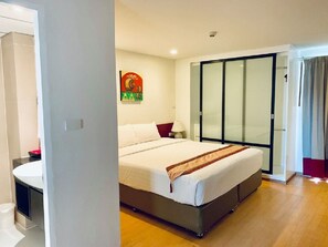 In-room safe, desk, blackout curtains, free WiFi - I Residence Hotel Sathorn (Bangkok)