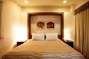 In-room safe, desk, blackout curtains, free WiFi - I Residence Hotel Sathorn (Bangkok)
