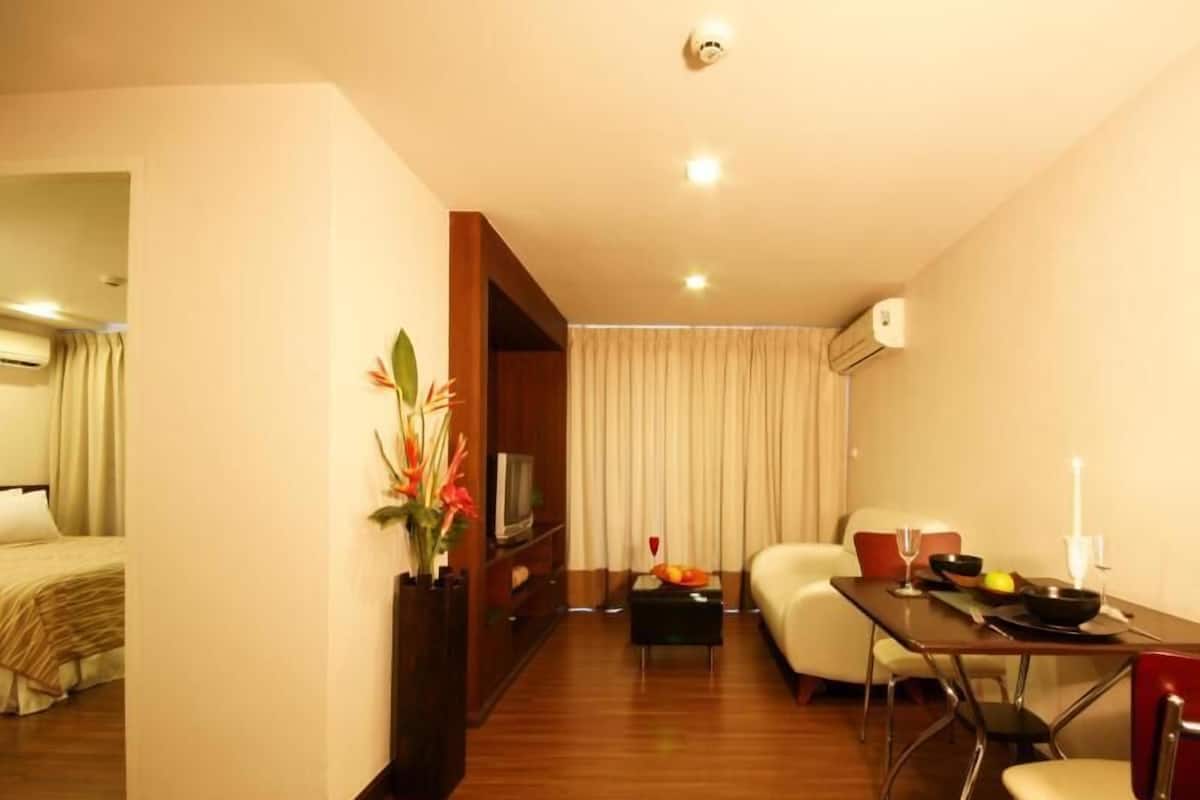 In-room safe, desk, blackout drapes, free WiFi