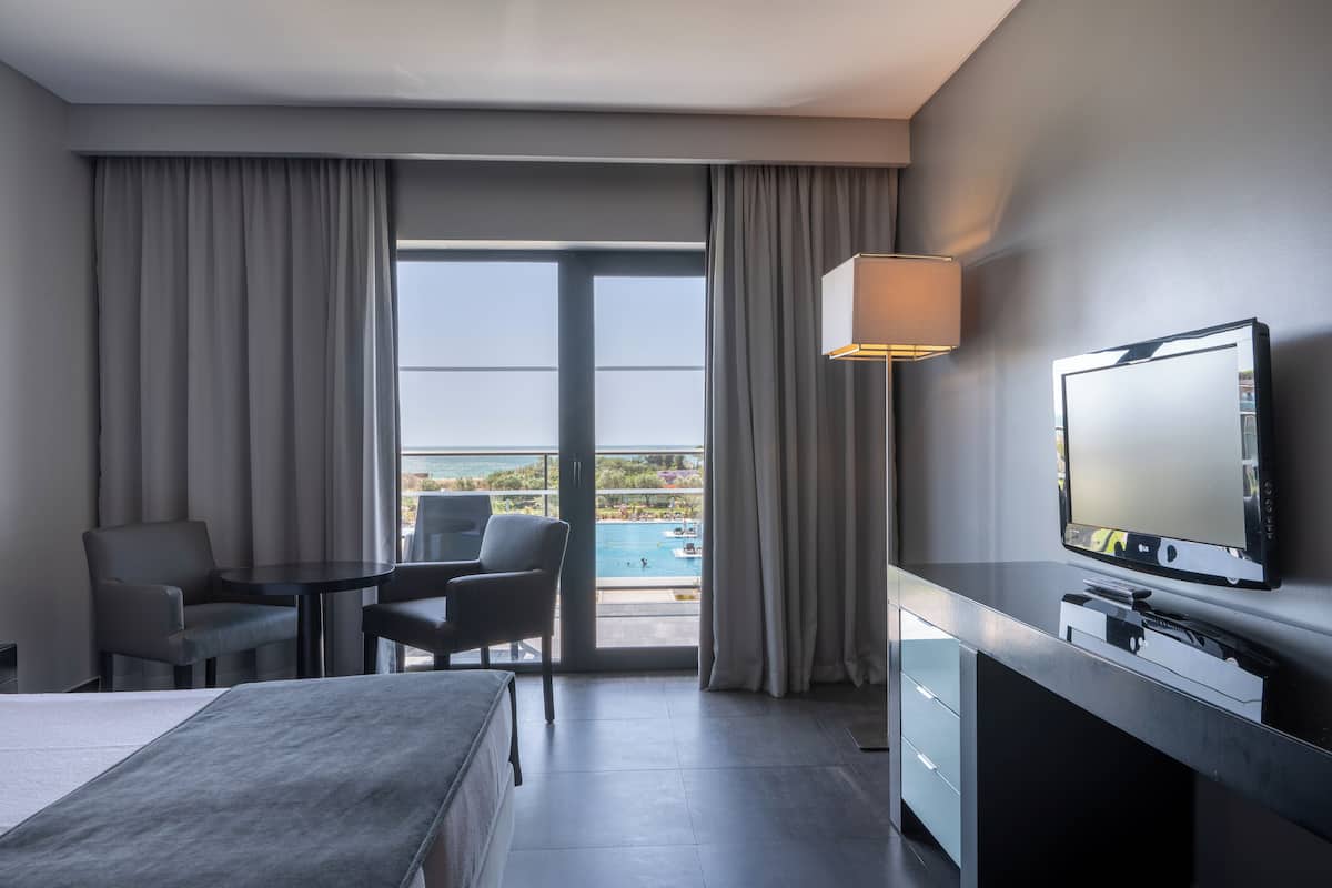 1 bedroom, minibar, in-room safe, desk