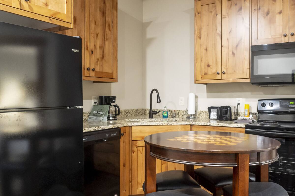 microwave, coffee/tea maker, freezer