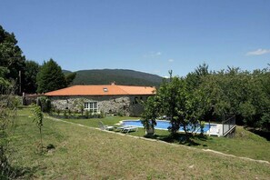 Seasonal outdoor pool - Pazo Larache (Vilaboa)