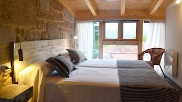 Classic Apartment, 2 Bedrooms | Desk, soundproofing, rollaway beds, free WiFi