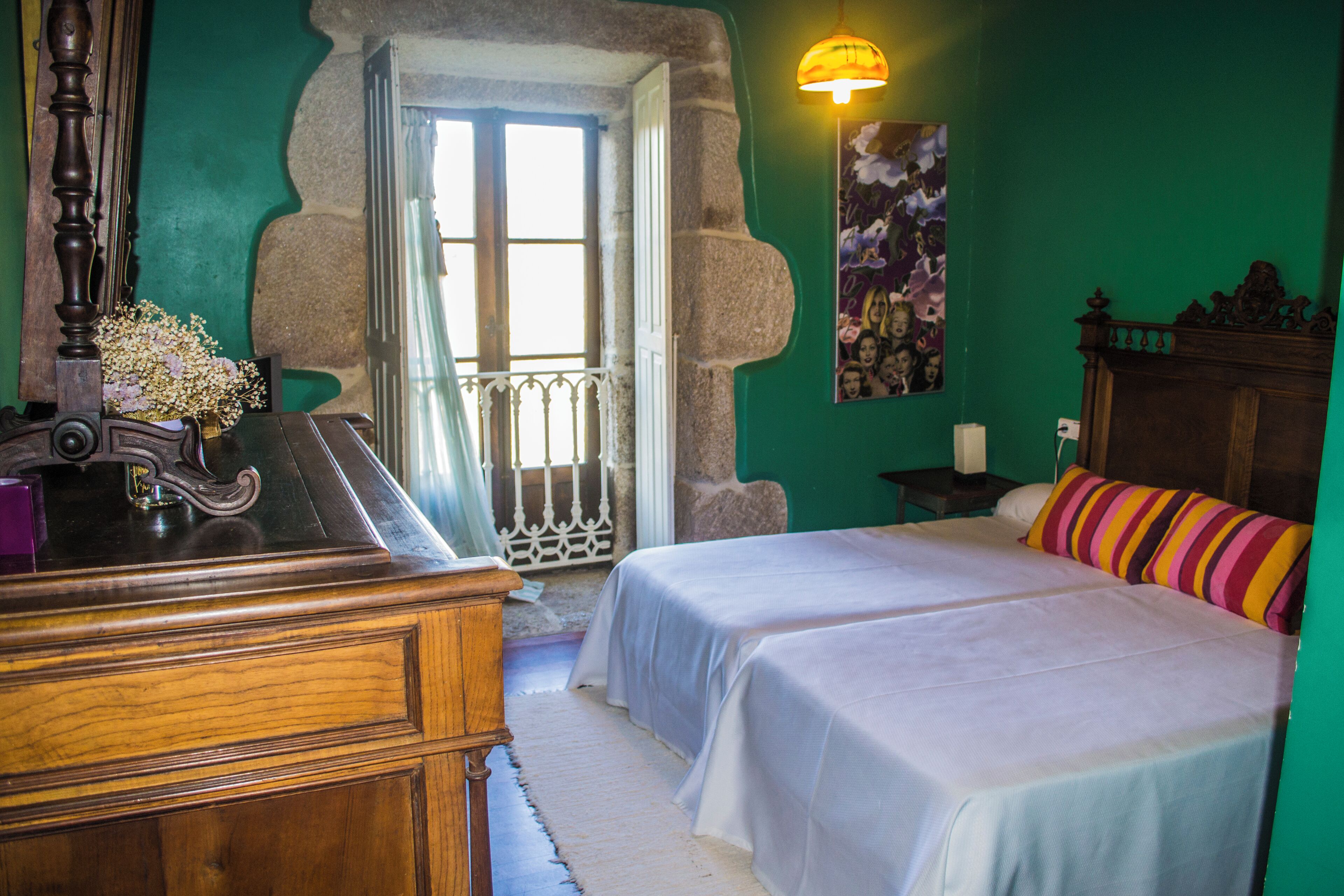 Bureau, chambres insonorisées, lits pliants/supplémentaires