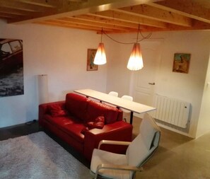 Classic Apartment, 2 Bedrooms | Desk, soundproofing, rollaway beds, free WiFi - Pazo Larache (Vilaboa)