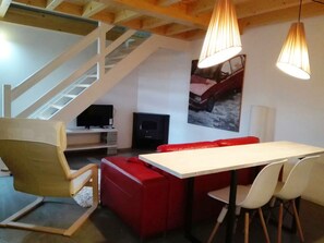 Classic Apartment, 2 Bedrooms | Desk, soundproofing, rollaway beds, free WiFi - Pazo Larache (Vilaboa)