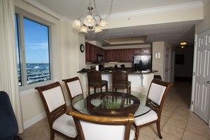 Two bedroom Two Bathroom Condo | In-room dining