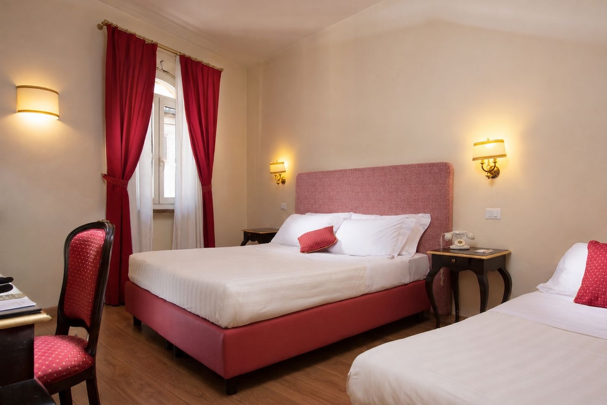 Ropa de cama de alta calidad, cubrecamas y minibar 