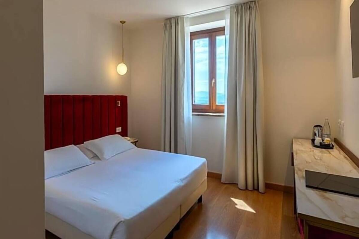 Premium bedding, down comforters, minibar, in-room safe