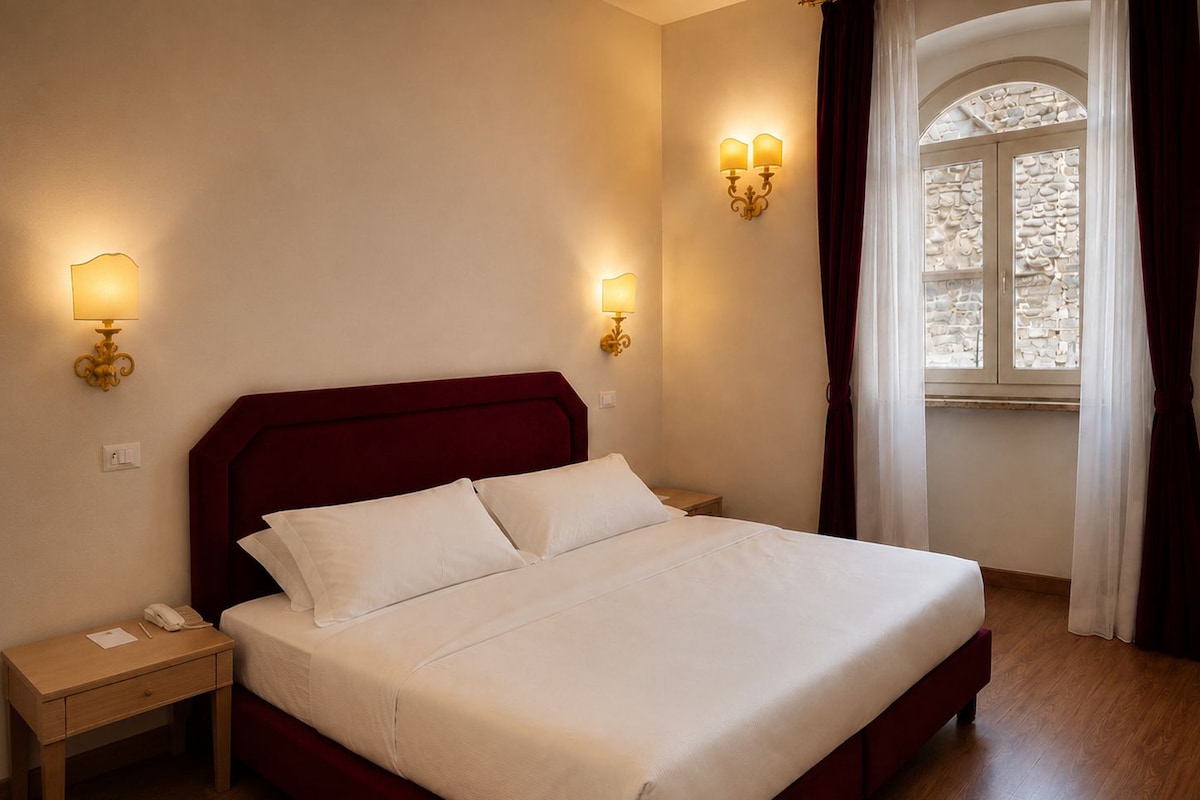 Ropa de cama de alta calidad, cubrecamas y minibar 