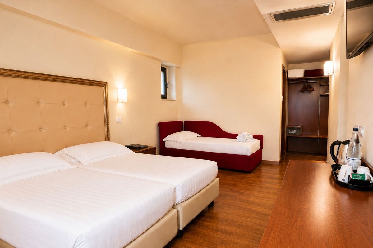 Ropa de cama de alta calidad, cubrecamas y minibar 